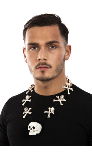 collier tête de mort et os