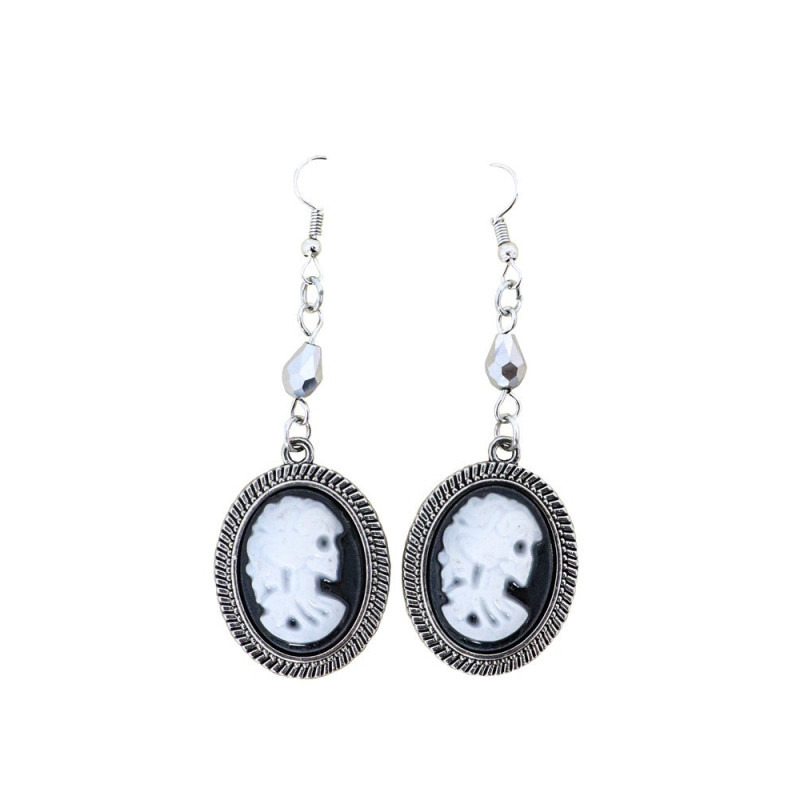 Boucle d'oreille gothique avec camée