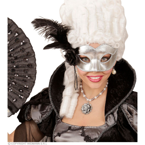 Masque loup vénitien argenté avec plumes en vente chez Be Happy à Paris et en ligne.