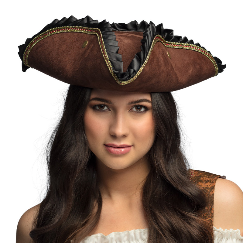 Chapeau pirate tricorne Evalyn luxe de couleur marron en vente chez Be Happy à Paris et en ligne.