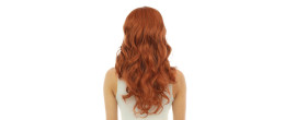 Perruque chic longue bouclée sans frange couleur rousse en vente chez Be Happy