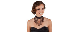 Set collier ras de cou perles et gant perles cabaret 1920 couleur noir, charleston en vente chez Be Happy