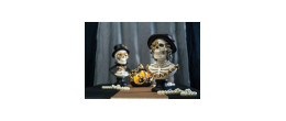 Buste squelette femme doré luxe en résine pour décoration halloween, dia de los muertos en vente à Be Happy