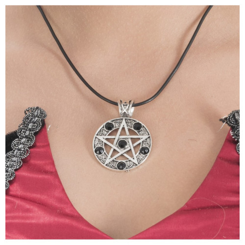 Collier vampiresse, vampire, dracula, nesferatu en métal en vente chez Be Happy Store