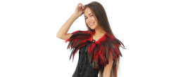 Cape épaulette gothique en vraie plumes rouge en vente chez Be Happy à Paris et en ligne.