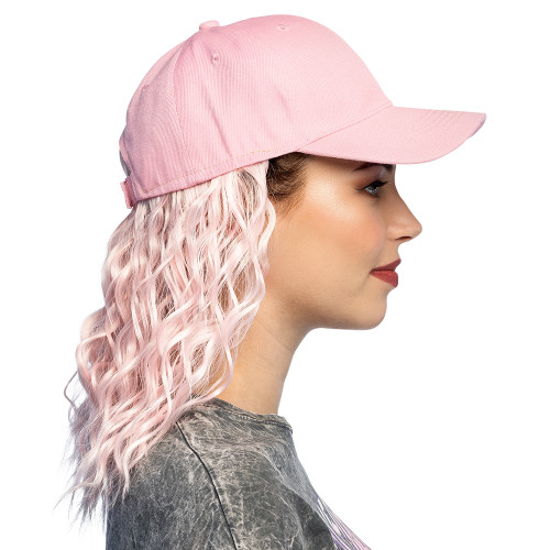 Casquette avec cheveux rose réglable pour adulte en vente chez Be Happy