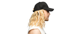 Casquette avec cheveux blond pour adulte en vente chez Be Happy
