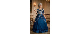 Location robe marquise Marie Antoinette  bleue, robe Versailles chez Be Happy à Paris