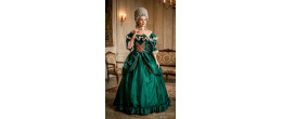 Location robe marquise Marie Antoinette  verte, robe Versailles chez Be Happy à Paris