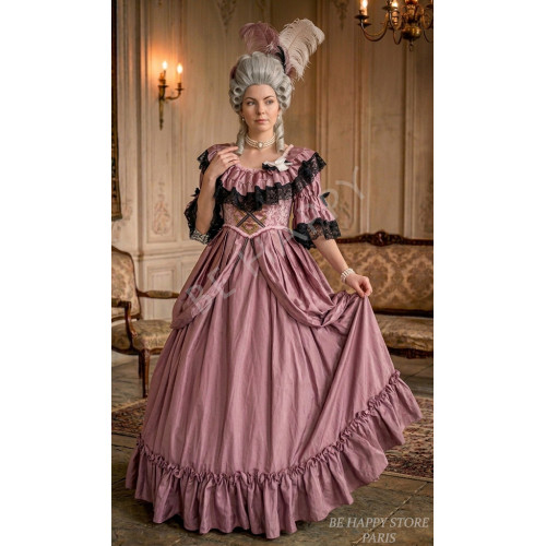 Location robe marquise Marie Antoinette  rose, robe Versailles chez Be Happy à Paris
