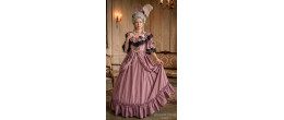 Location robe marquise Marie Antoinette  rose, robe Versailles chez Be Happy à Paris