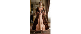 Location robe de princesse Berthilde en velours marron et satin pêche style Renaissance
