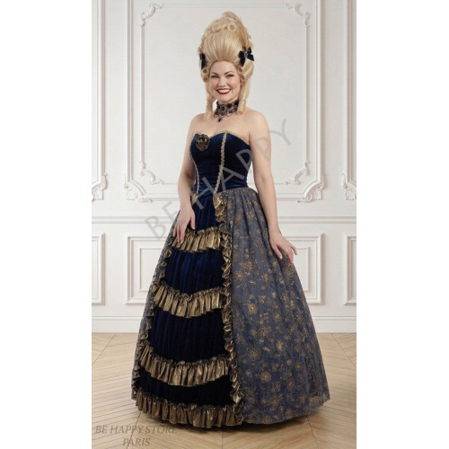 Location de robe marquise Éléonore de Valmont en velours bleu nuit et volants dorés, boutique Be Happy.