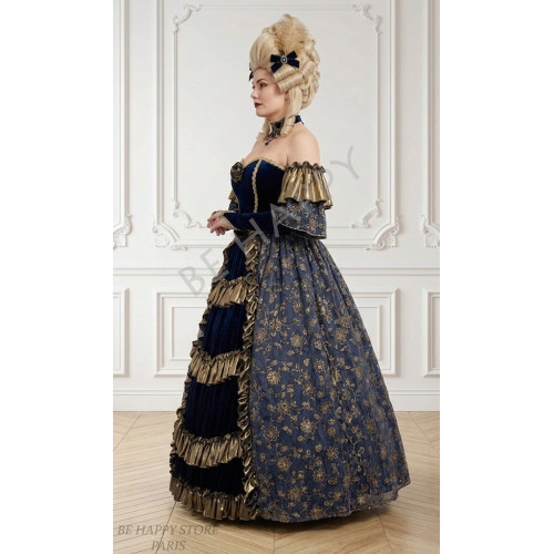 Location de robe marquise Éléonore de Valmont en velours bleu nuit et volants dorés, boutique Be Happy.