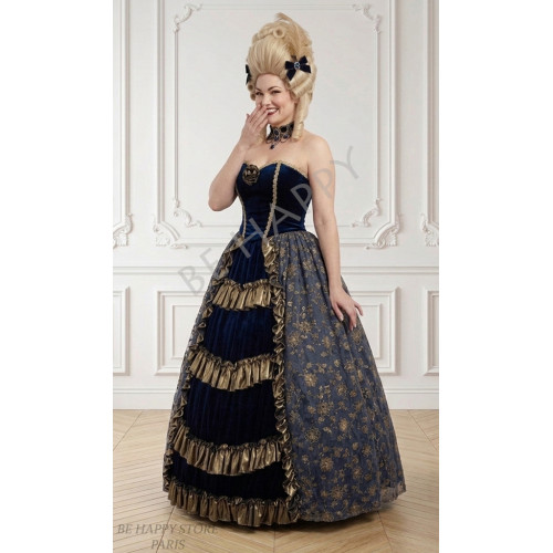Location de robe marquise Éléonore de Valmont en velours bleu nuit et volants dorés, boutique Be Happy.
