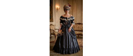 Location robe marquise Marie Antoinette noire, robe Versailles chez Be Happy à Paris