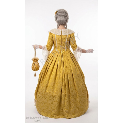 robe Marie-Antoinette Galerie des Glaces jaune d'or avec dentelles, aumônière et perruque poudrée, boutique Be Happy.