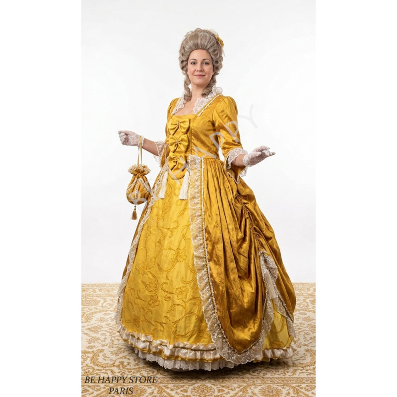 robe Marie-Antoinette Galerie des Glaces jaune d'or avec dentelles, aumônière et perruque poudrée, boutique Be Happy.