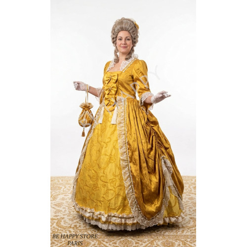 robe Marie-Antoinette Galerie des Glaces jaune d'or avec dentelles, aumônière et perruque poudrée, boutique Be Happy.