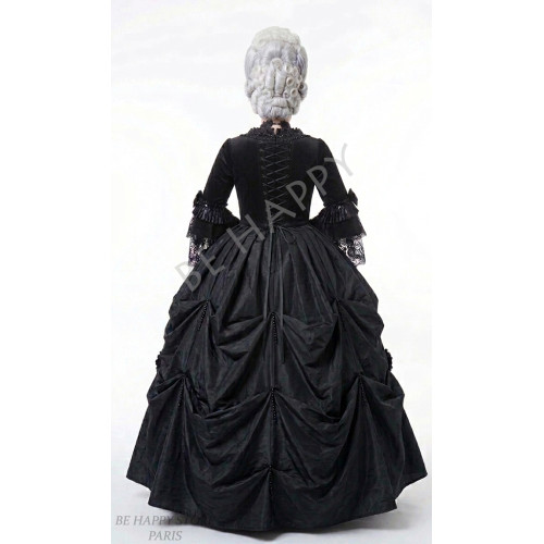 robe gothique du 18ème siècle Duchesse Morgane de Rouen en noir avec dentelle et perruque haute, boutique Be Happy.