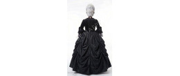 robe gothique du 18ème siècle Duchesse Morgane de Rouen en noir avec dentelle et perruque haute, boutique Be Happy.